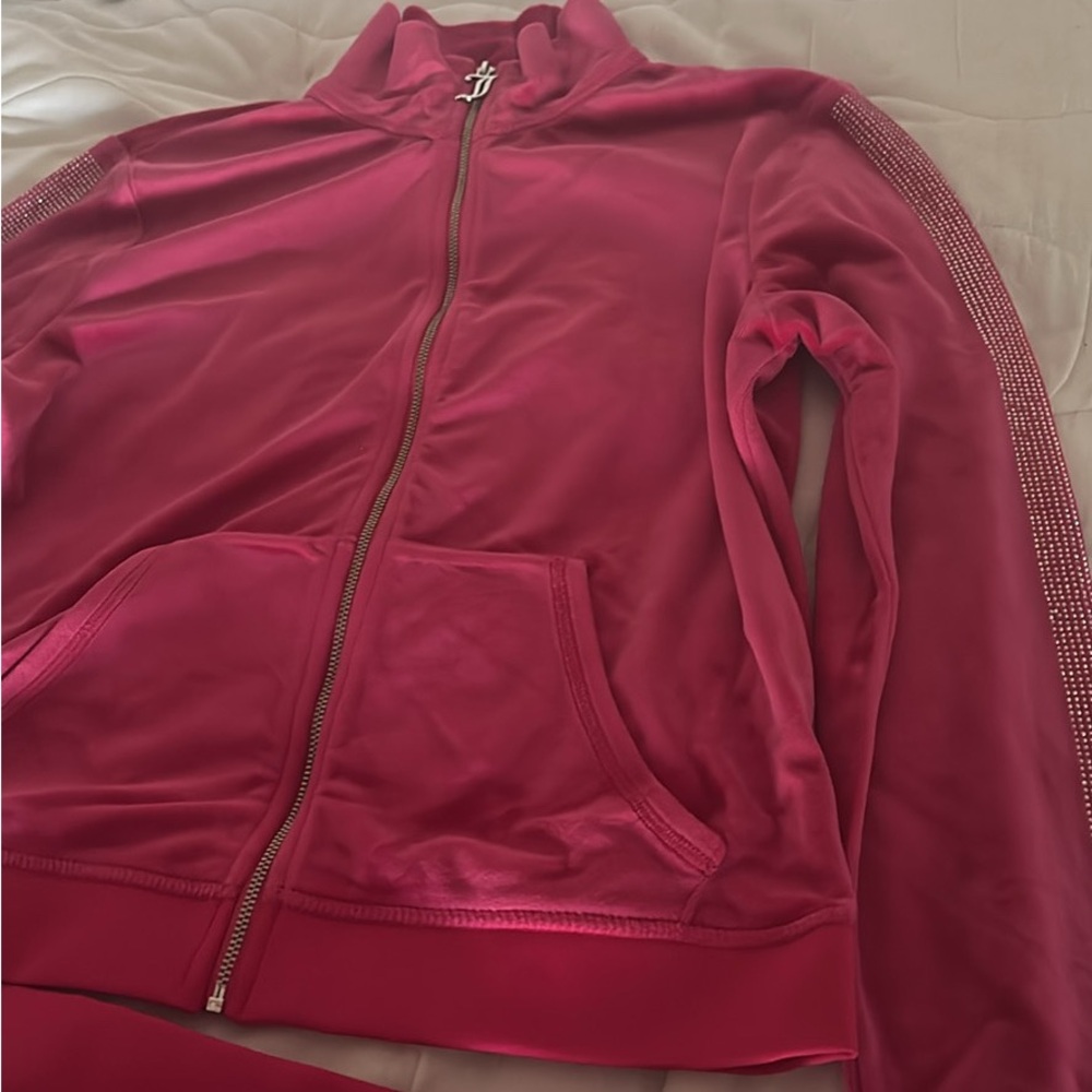 Juicy couture hot pink velour tracksuit *SET*
Brand new & no flaws
Never worn